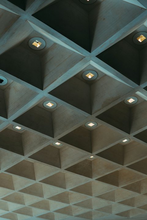 Minimal Recessed Ceiling